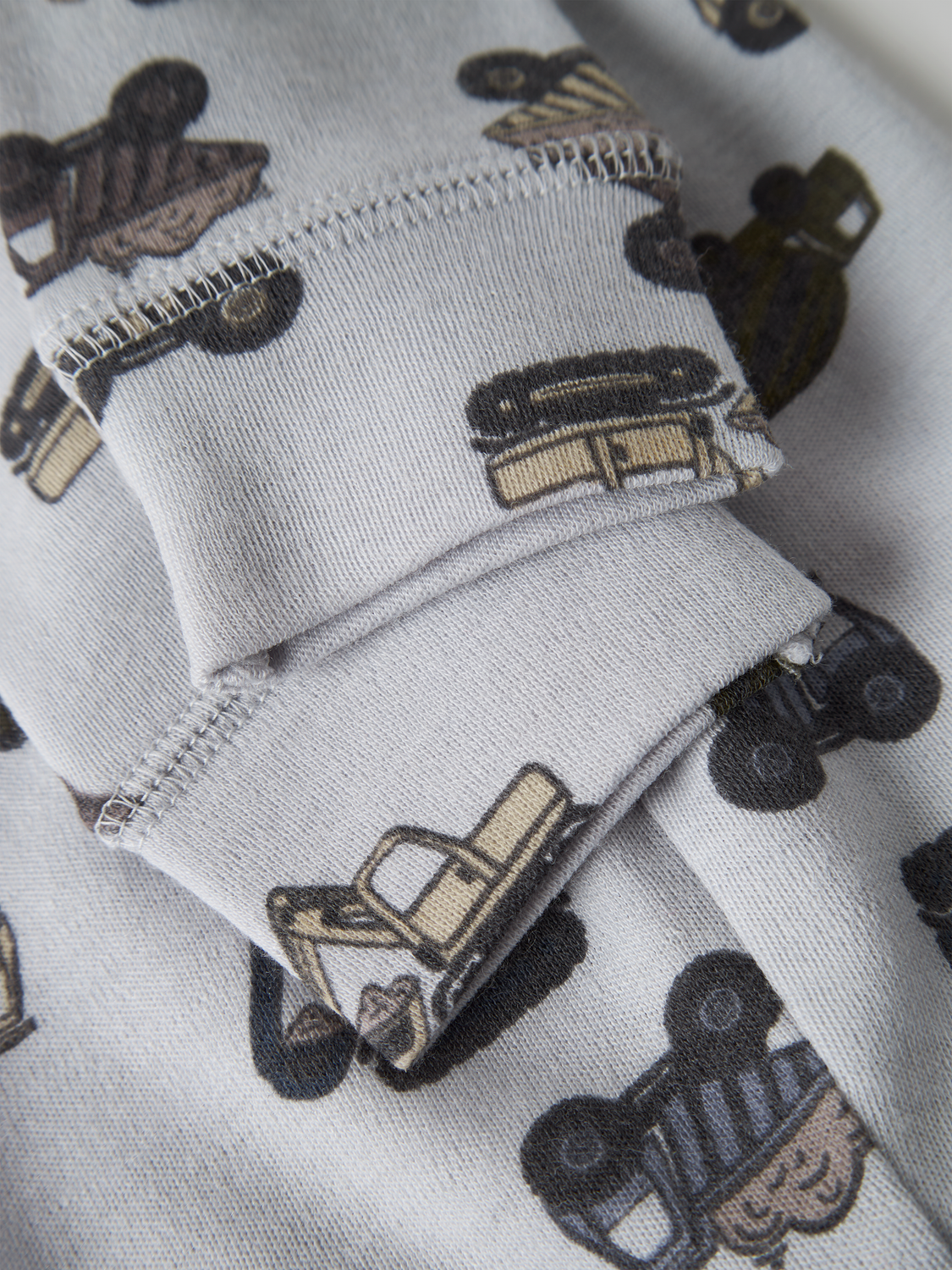 model_shot-front_full